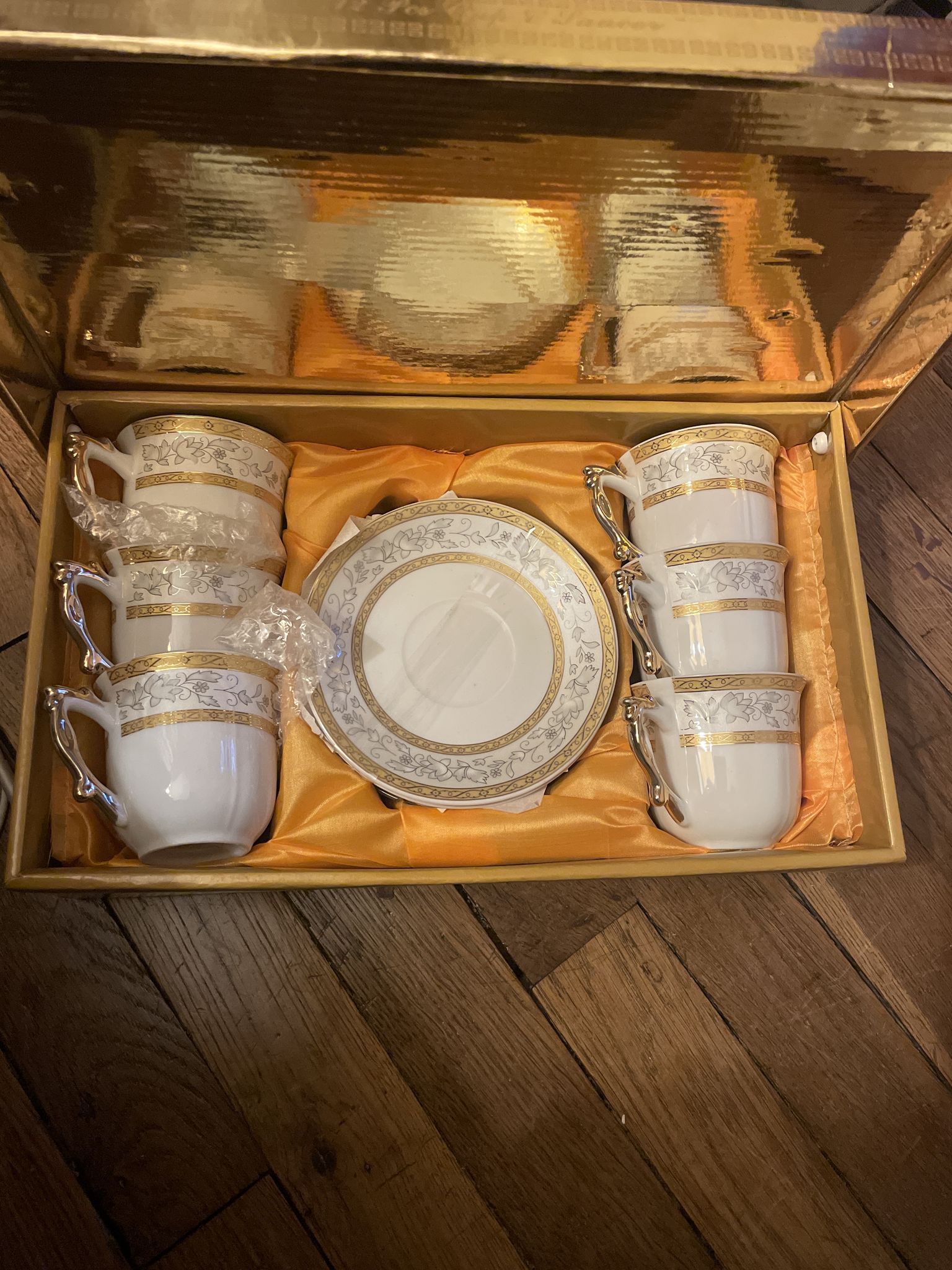 6 tasses et soucoupes porcelaine Bavary