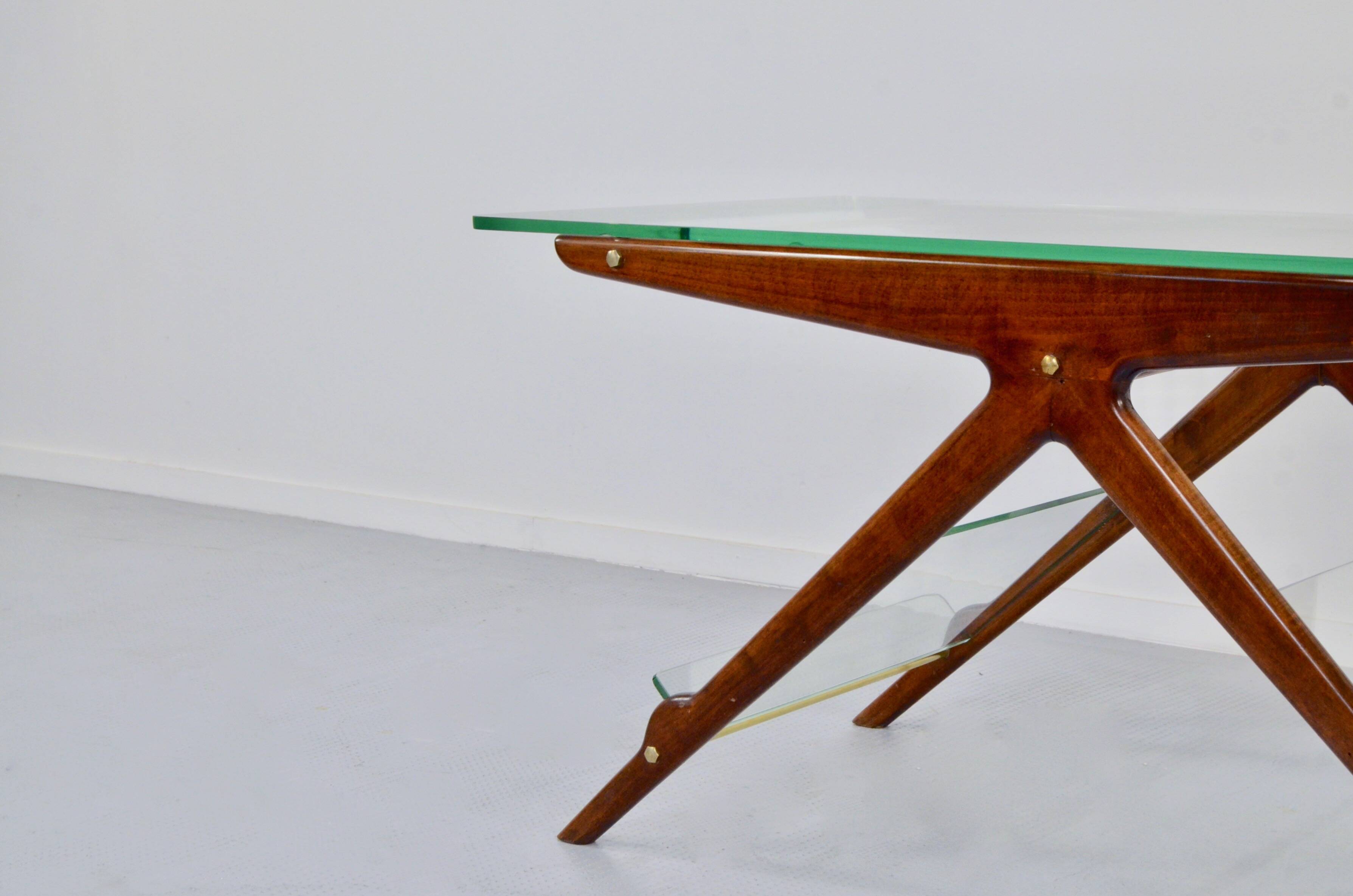 Table basse italienne en acajou, laiton et verre
