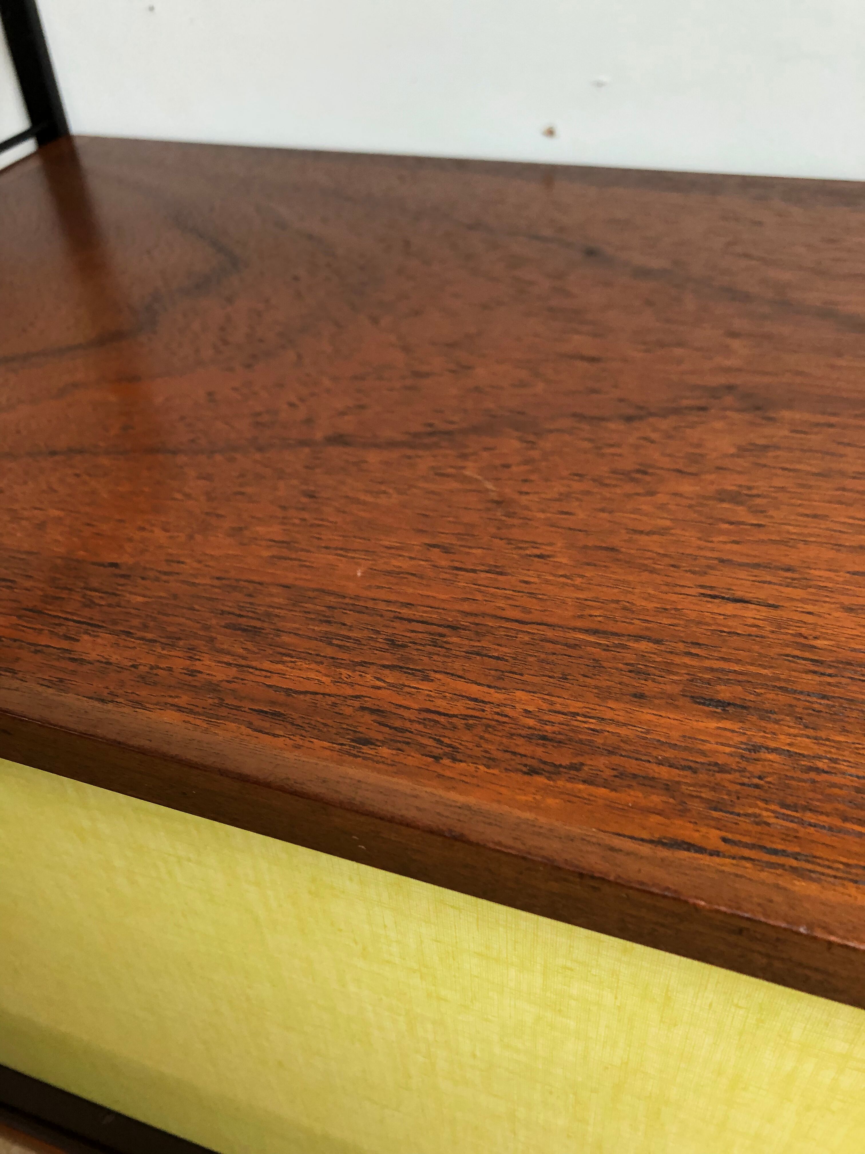 Wall-mounted sideboard