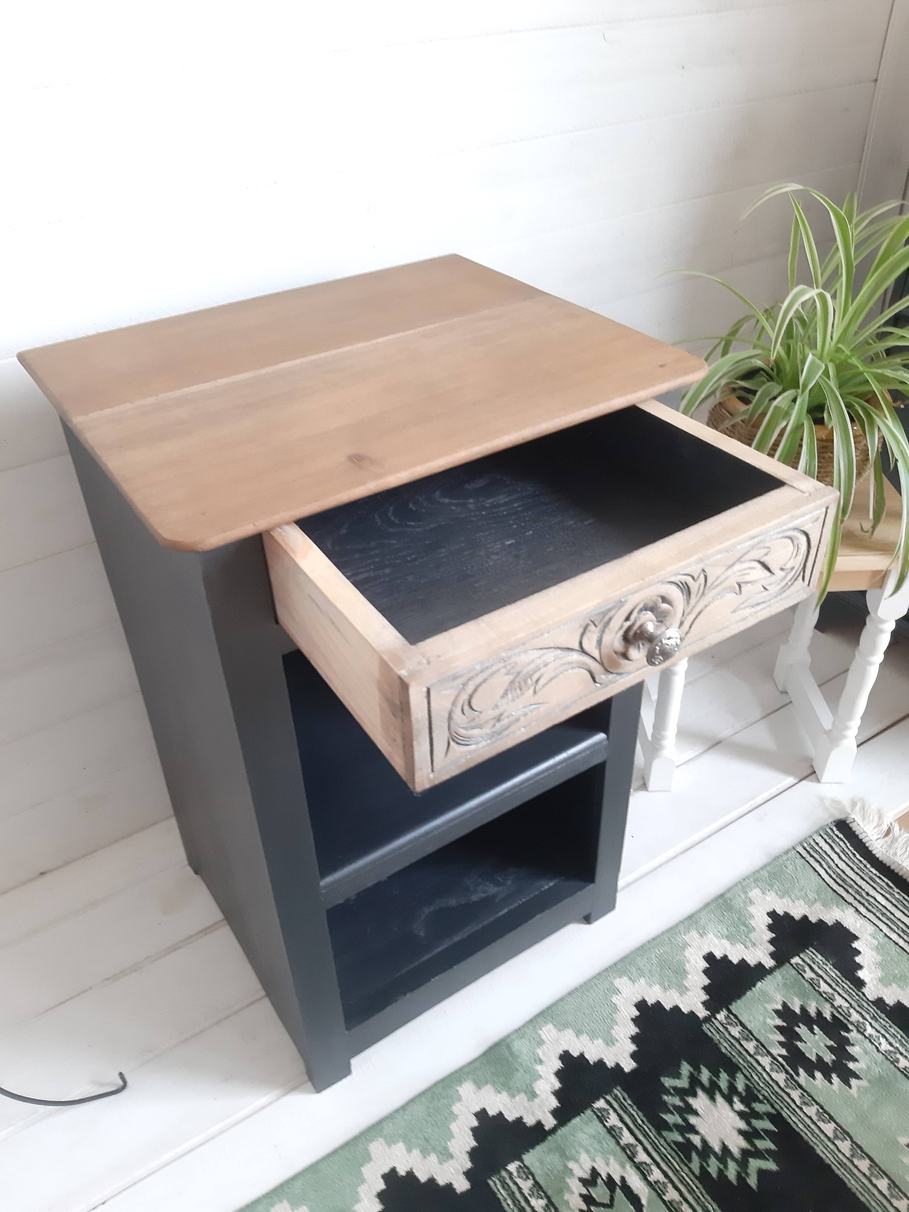 Bedside table/ Side cabinet