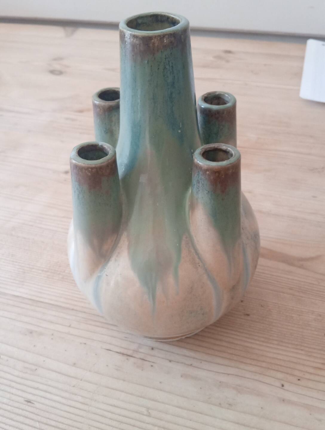 Flower-shaped stoneware vase
