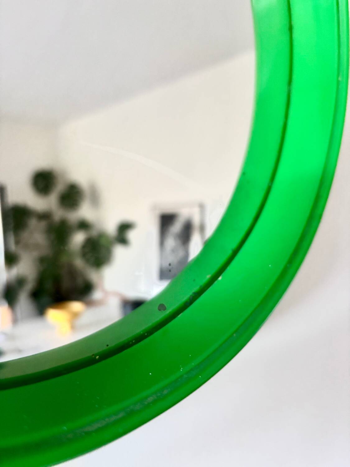 Miroir rond en plastique vert, années 70
