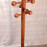 Modernist coat rack in solid wood - mid 20th century.