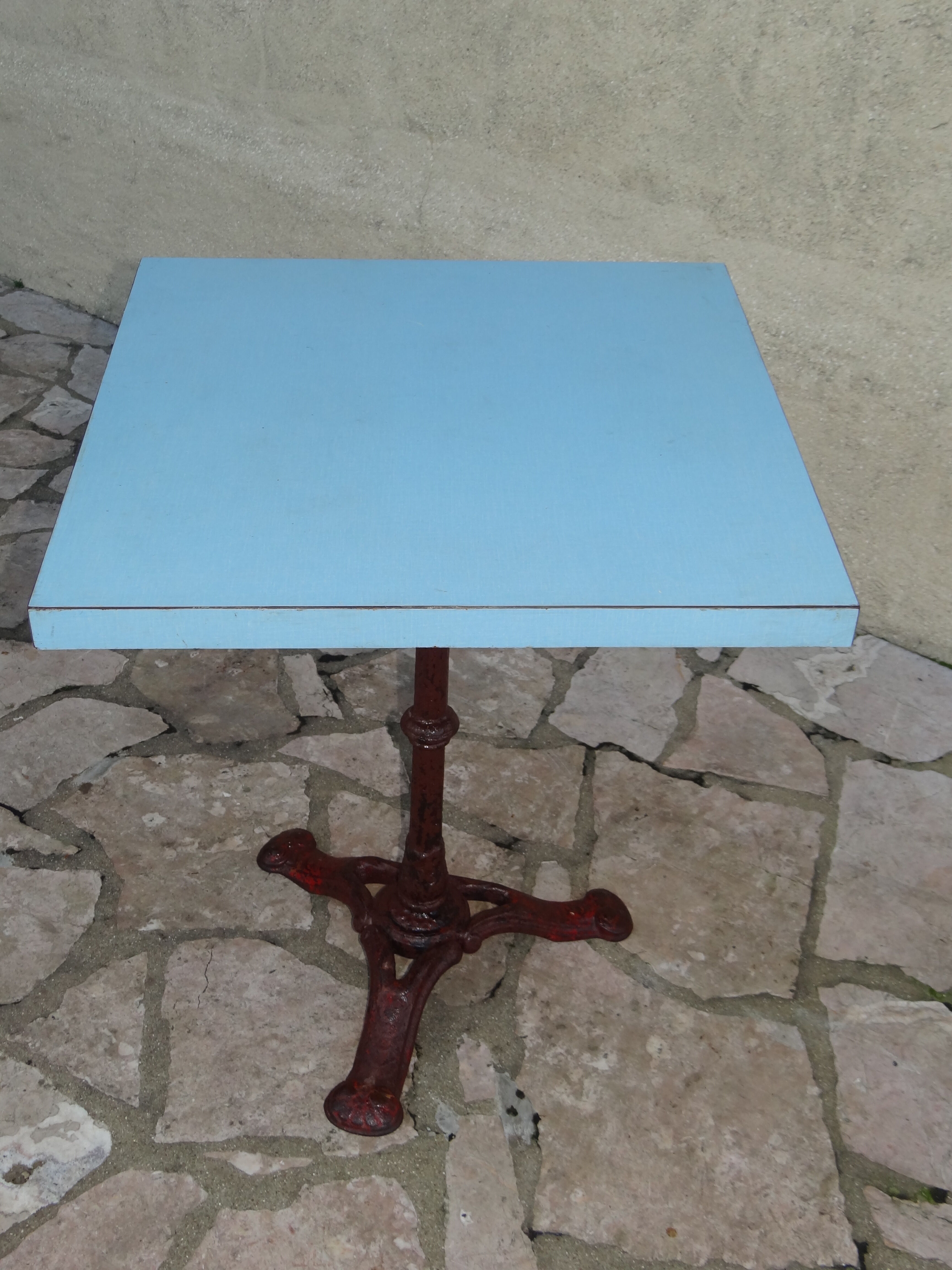 Table de bistrot 1950 formica bleu pied en fonte