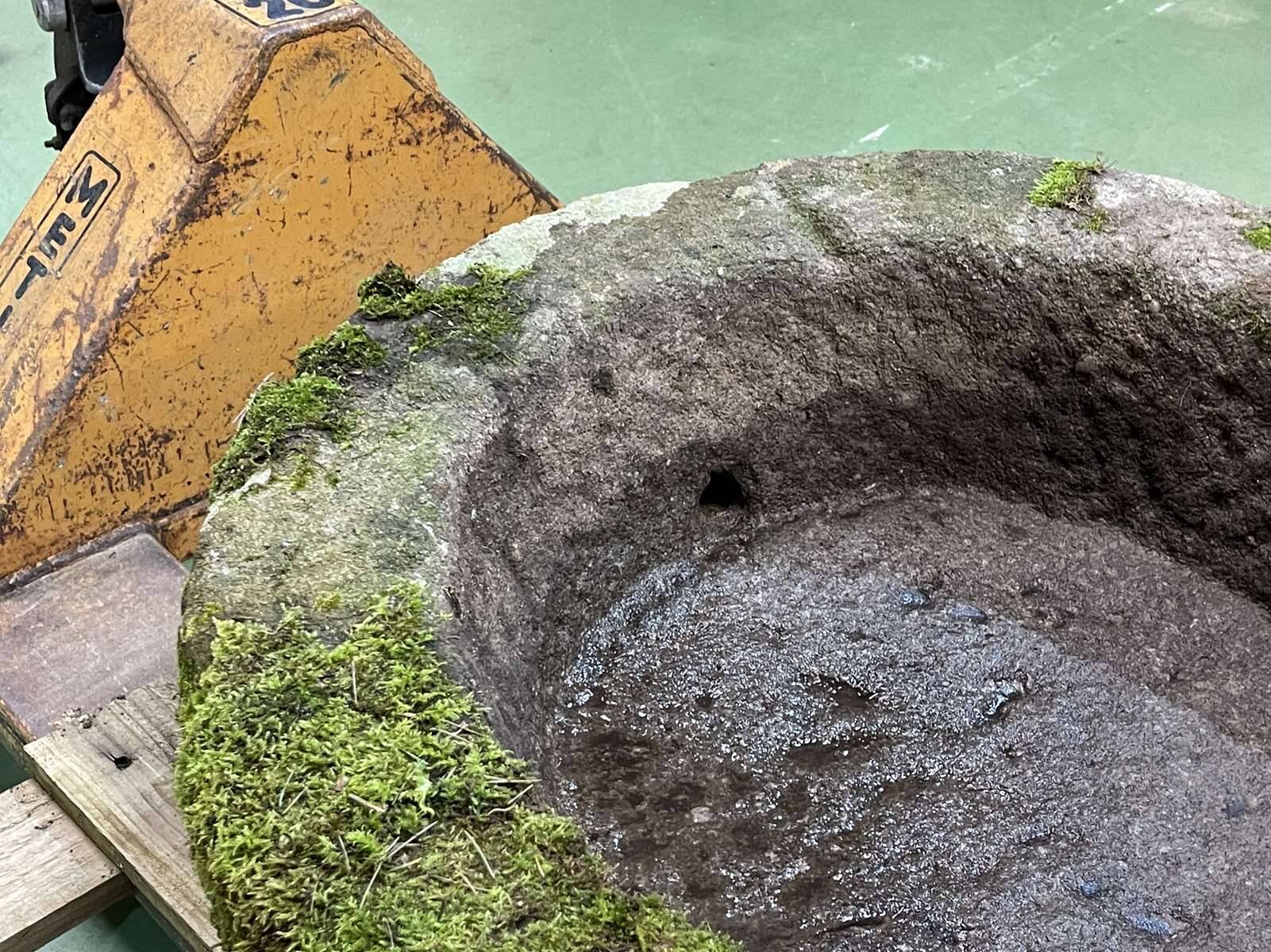 19th century granite trough in round shape - Ref J1-45