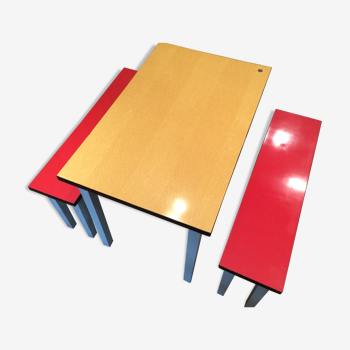 Table enfants & 2 bancs en formica