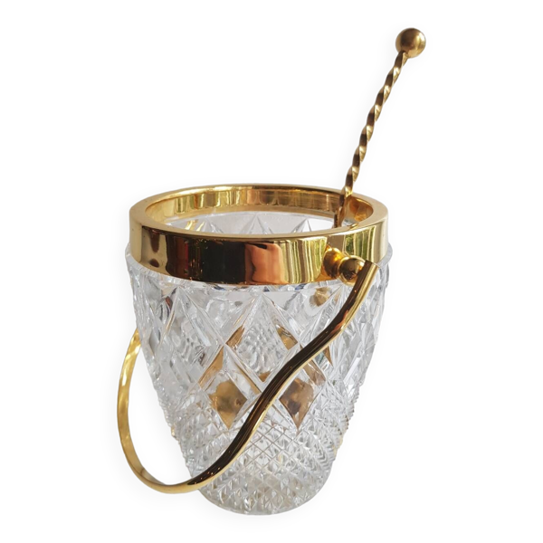 Seau à glace en cristal taillé du milieu du siècle Val Saint Lambert avec détails dorés et cuillère.