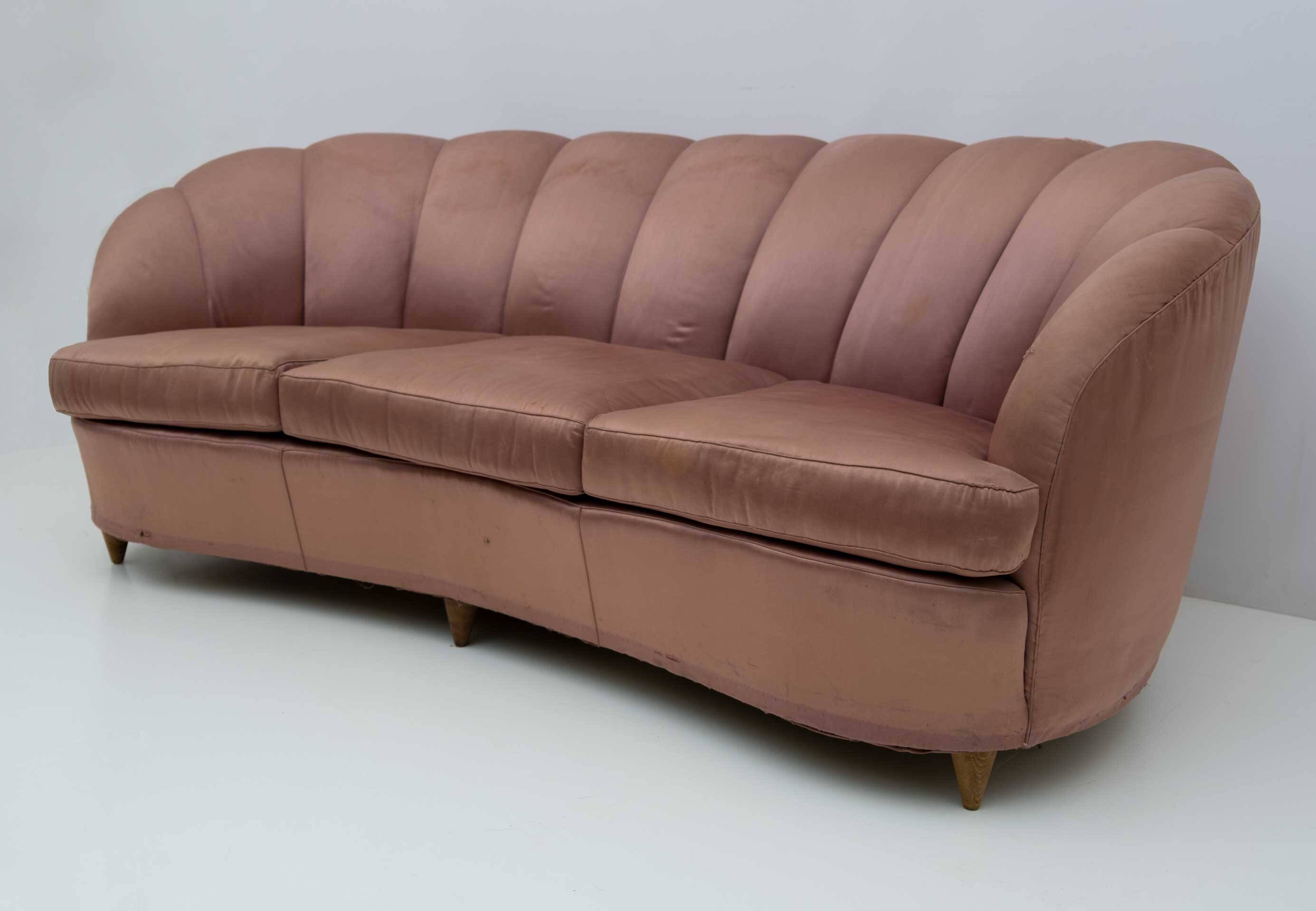 Gio Ponti Mid-Century Modern Rare Italian Curved Sofa "Casa E Giardino" 30