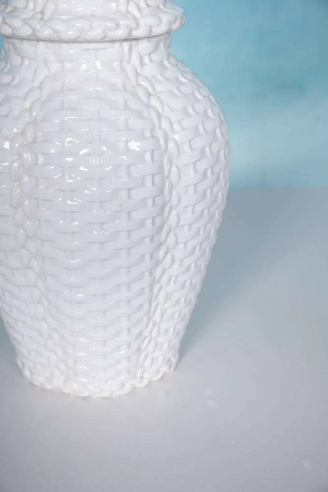 Vintage table lamp in woven ceramic Regency style.