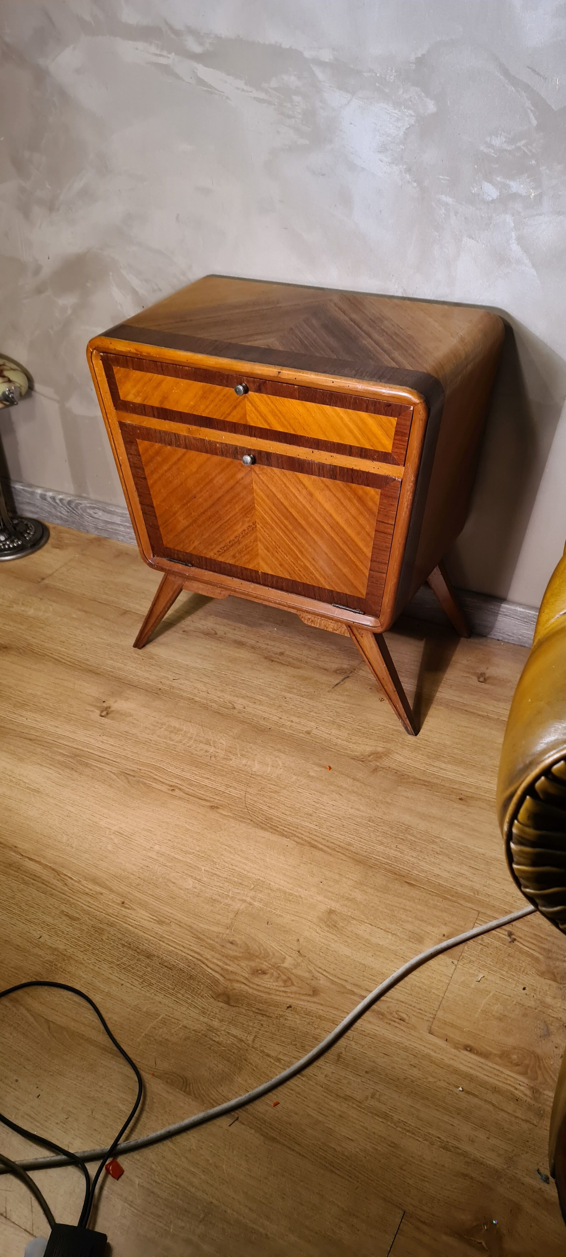 Table de chevet en marqueterie