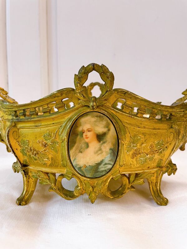 Antique jardinière ou Centre de table en recul
