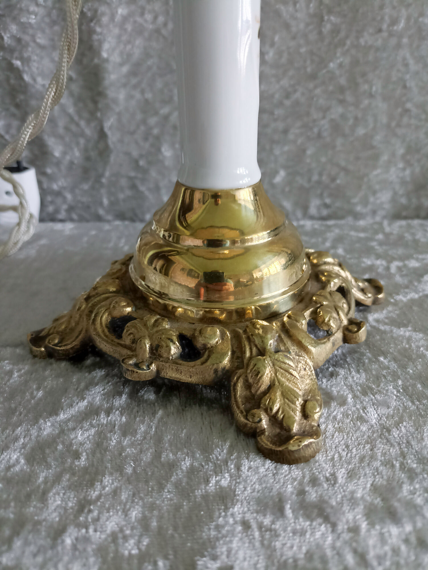 Antique lamp in bronze and ceramic