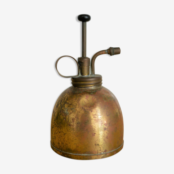 Brass oil can