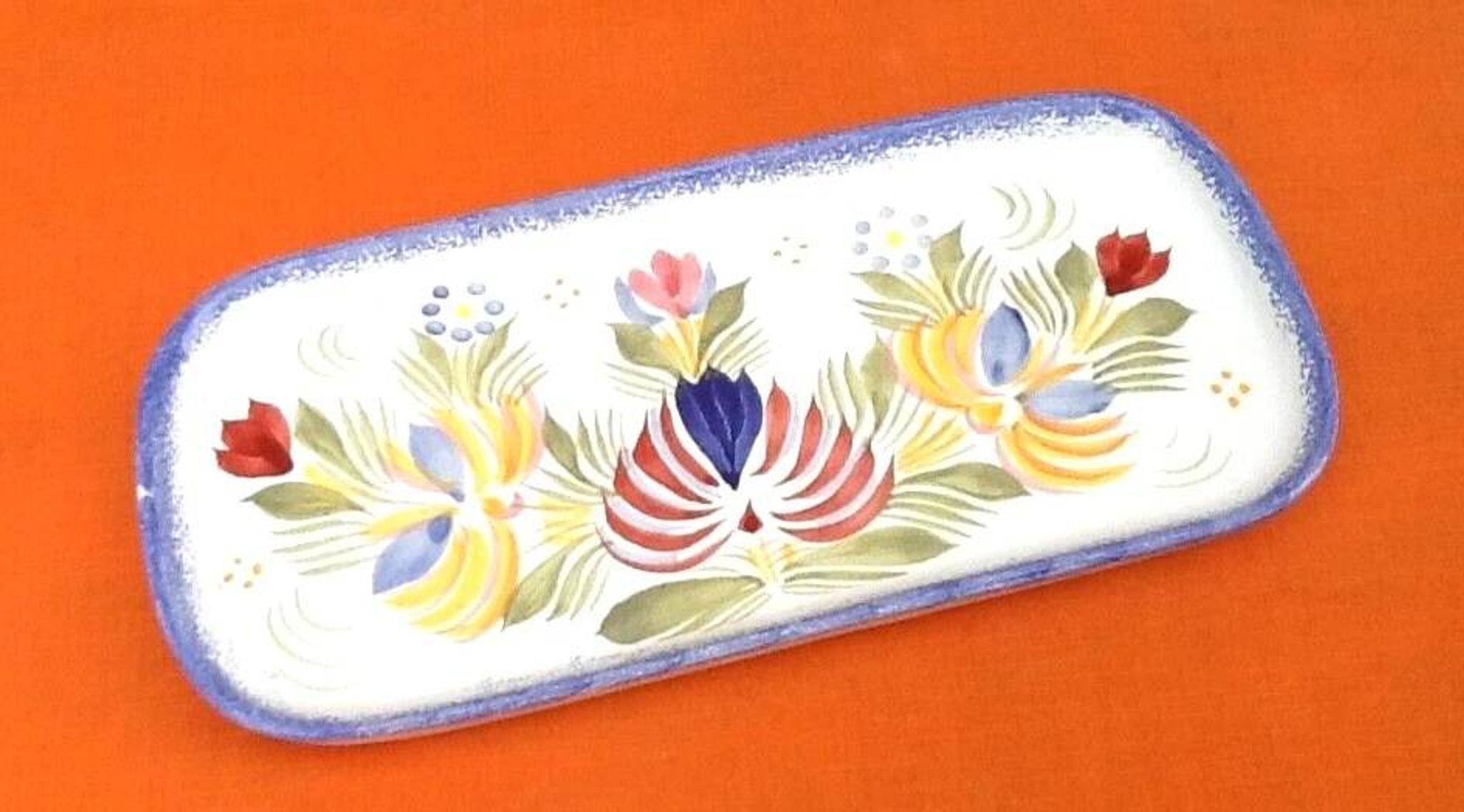 Butter dish with floral decoration