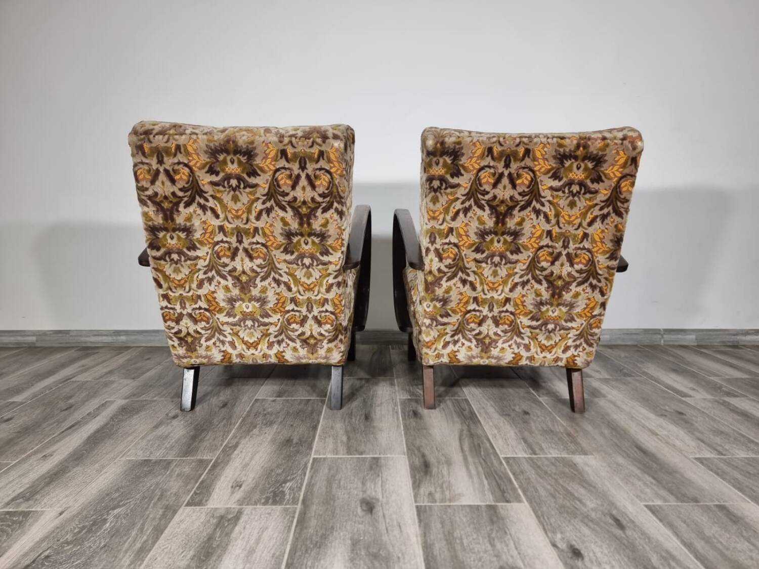 Art deco armchairs by Jindrich Halabala