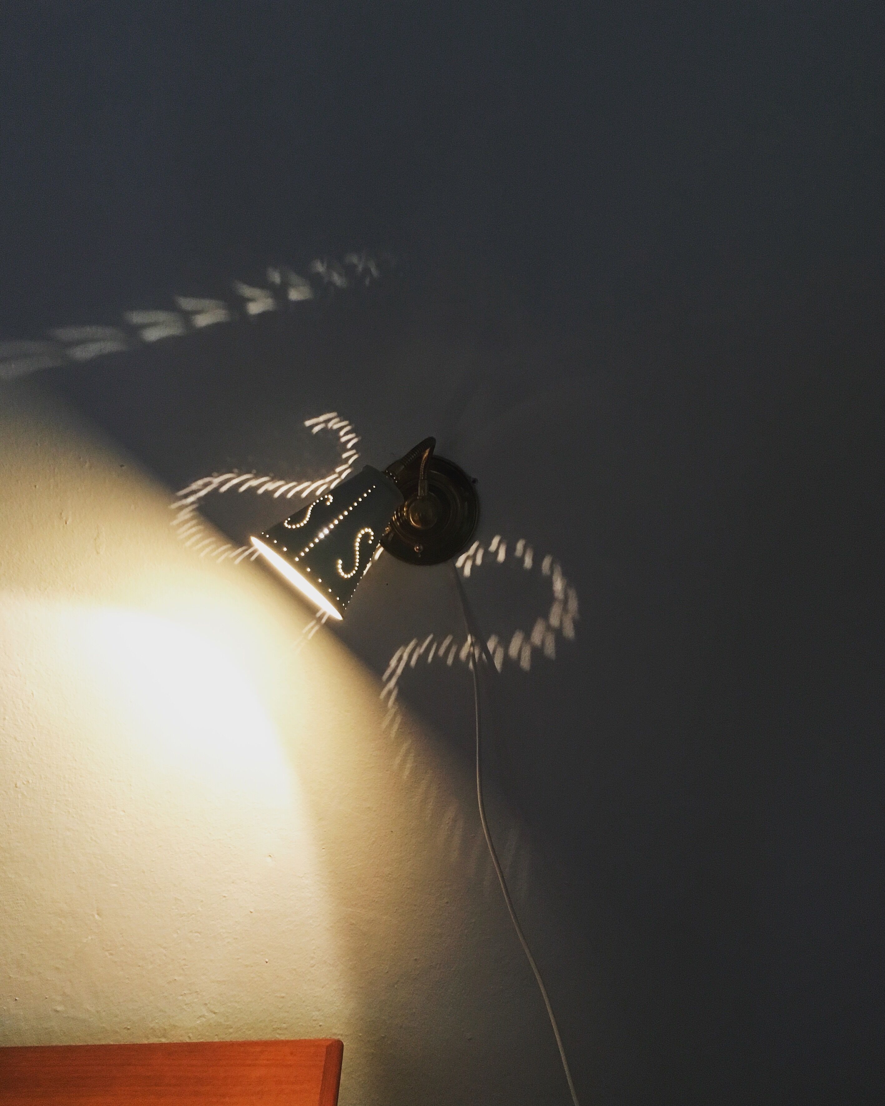 Magnificent adjustable italian Mid Century Modern brass wall sconce