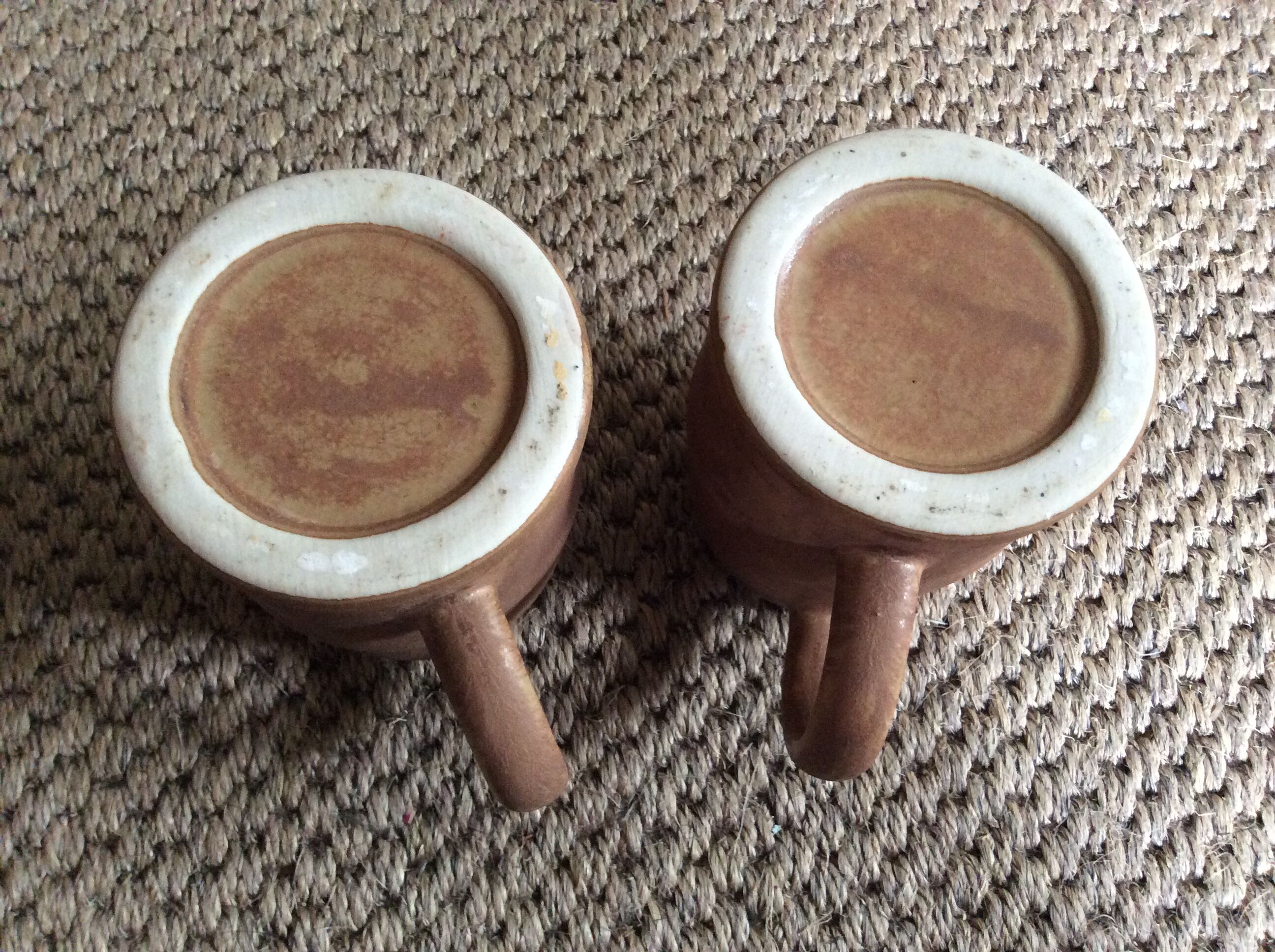 Series of 2 sandstone mugs