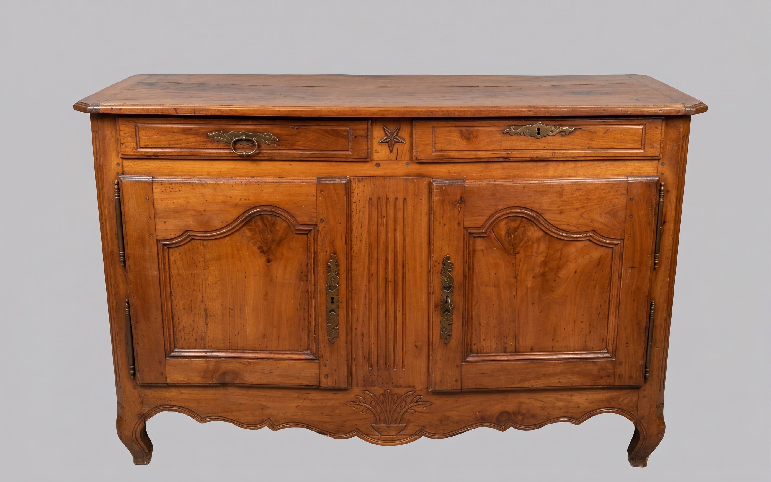 Rustic or authentic country buffet with beautiful sculptures.