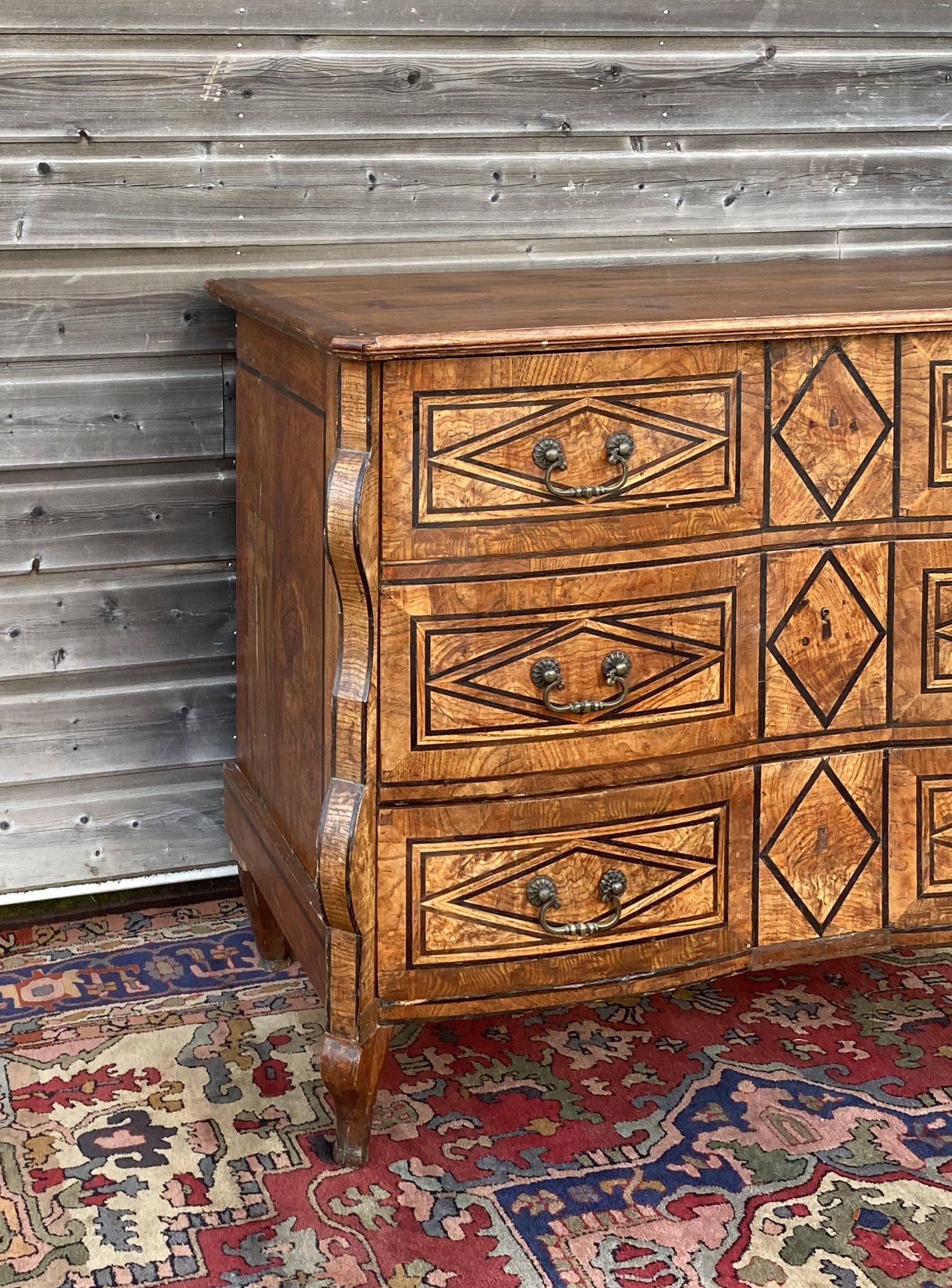 Commode Mazarine d’époque Louis XIV provenant du château de Bracquetuit