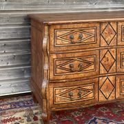 Commode Mazarine d’époque Louis XIV provenant du château de Bracquetuit