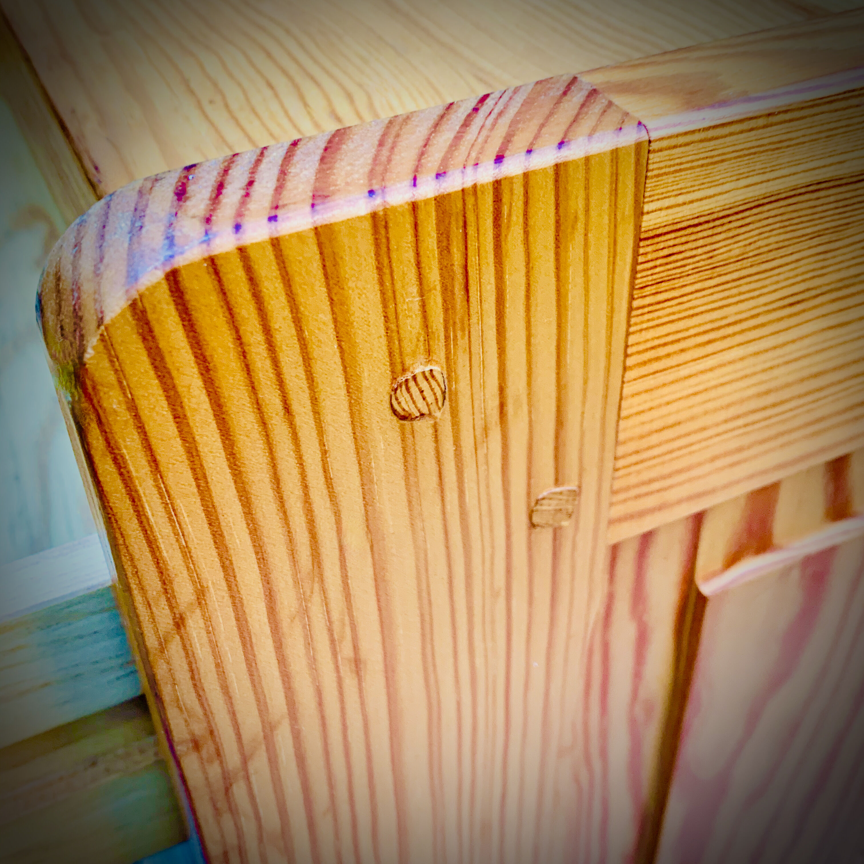 Table de chevet avec tiroir en pin blond massif vernis 1970