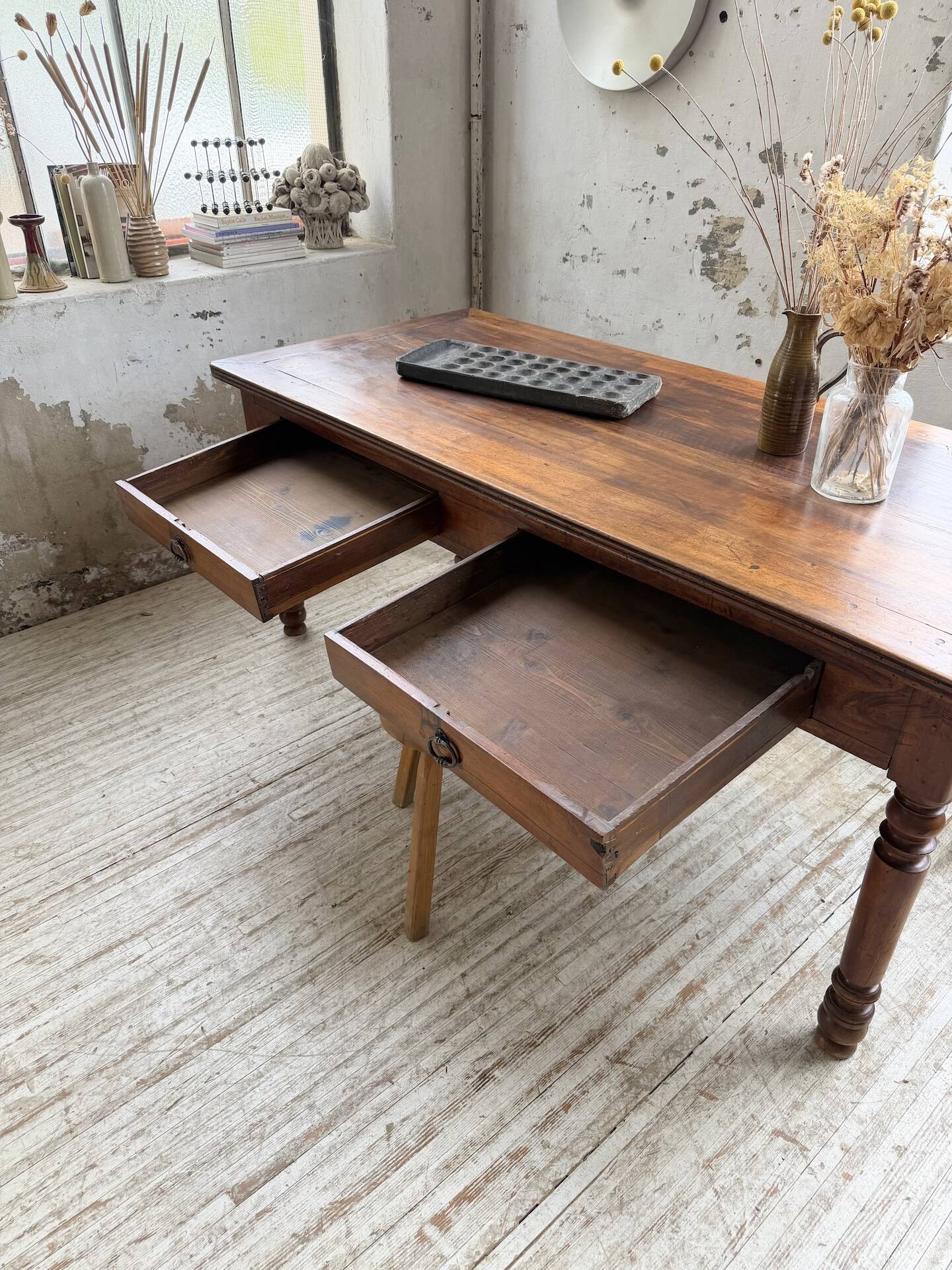 Table de ferme ou table de drapier noyer massif 1900