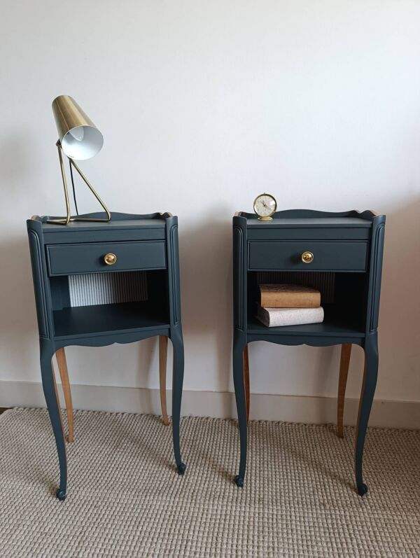 Paire de tables de nuit style Louis XV restaurées – Nuit verte