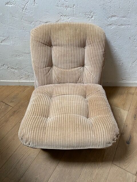 Armchair model Orchidée by Michel Cadestin, Airborne 70