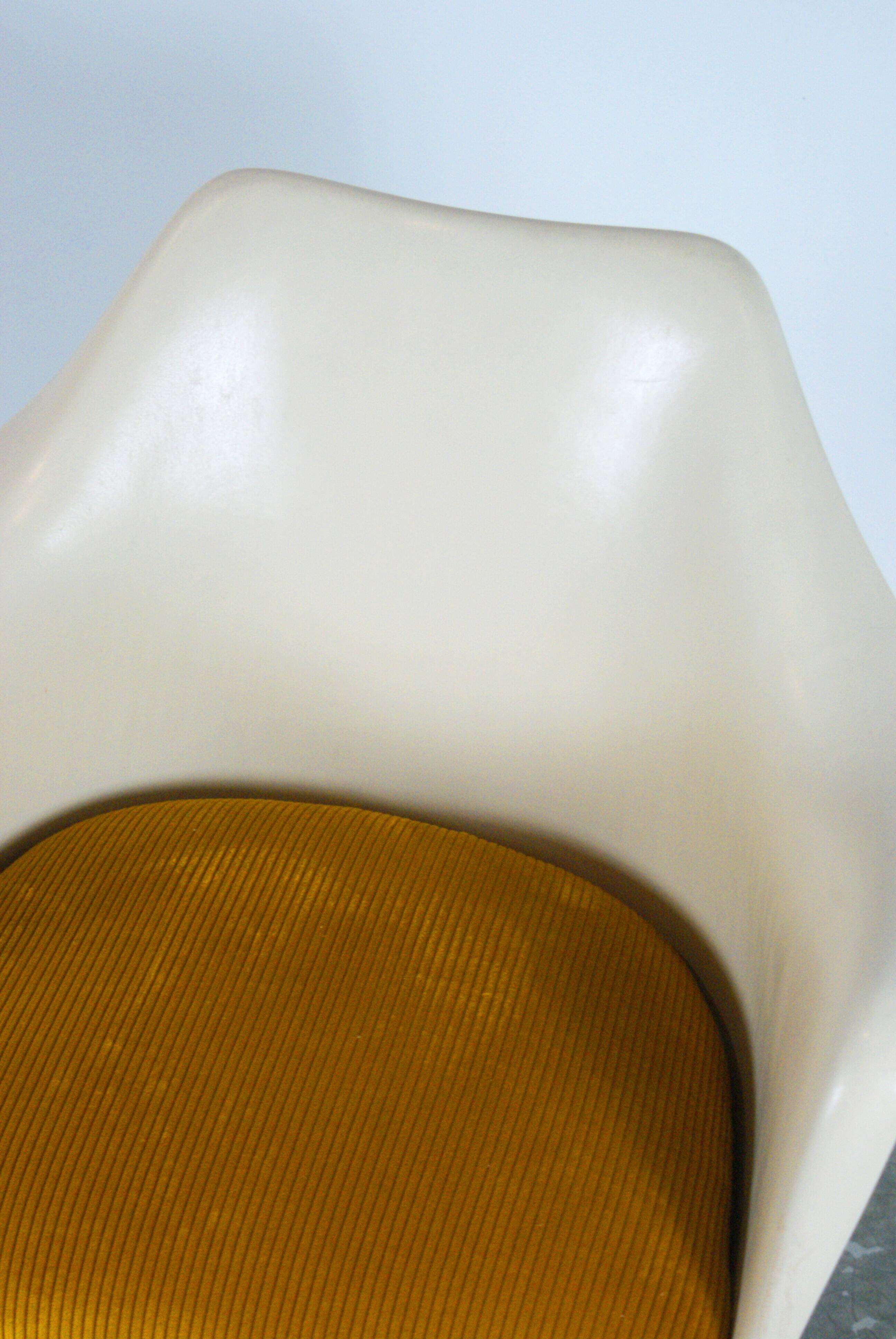 Tulip armchair by Eero Saarinen for Knoll International