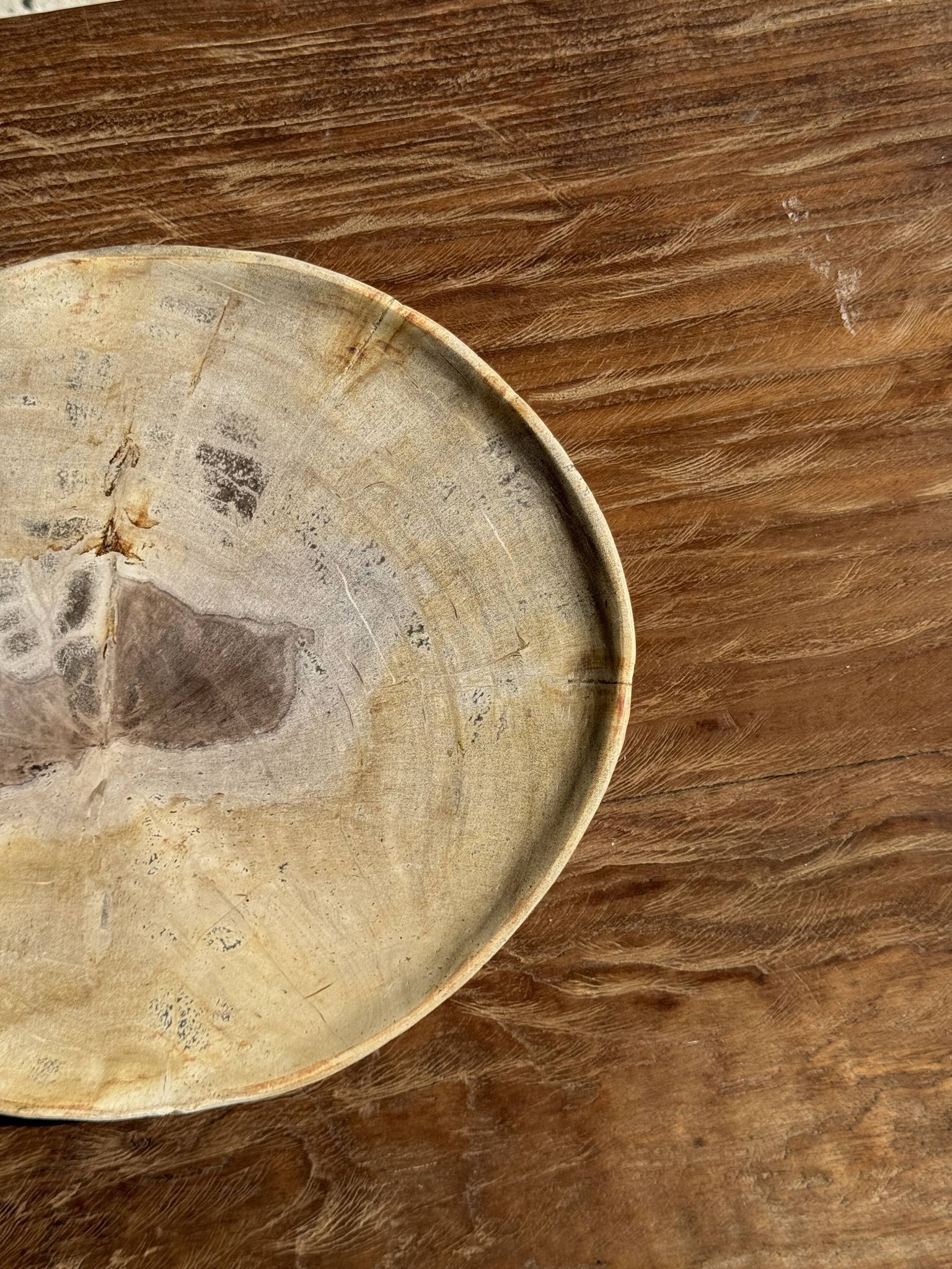 Petrified wood catchall or dish, beige with a brown spot in the centre, D24-27 -377.