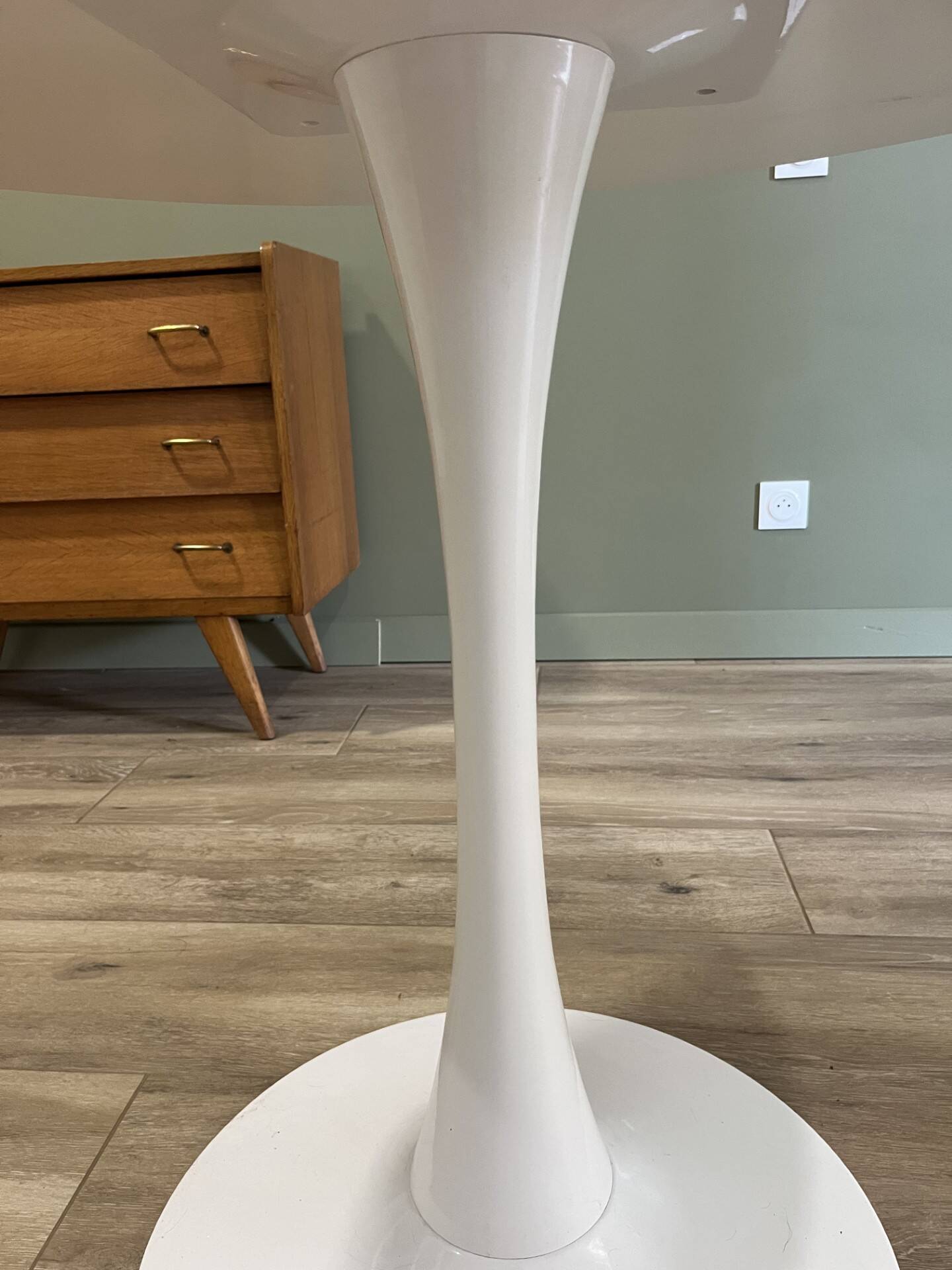 Tulip table