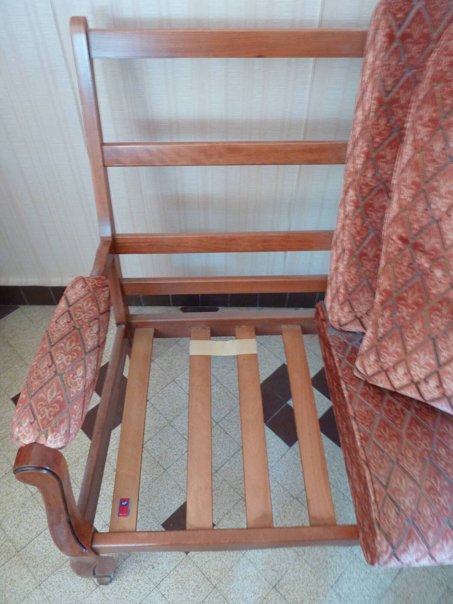 Two-seater non-convertible sofa