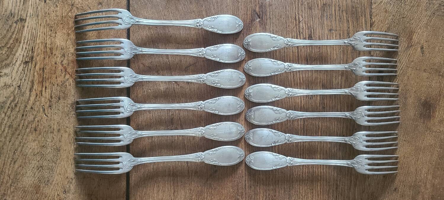 Set of 12 vintage silver-plated metal forks.