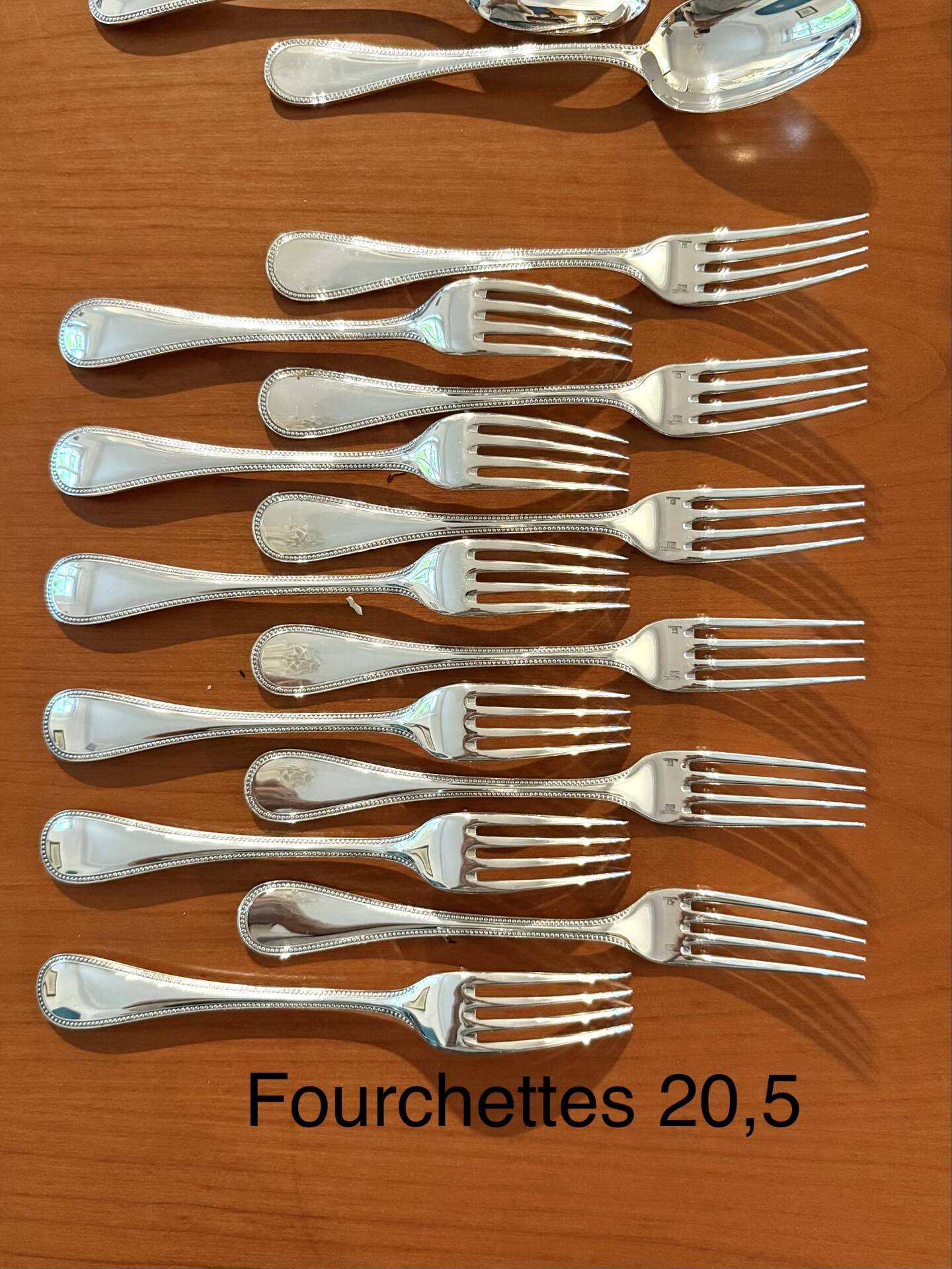 Christofle Perles, 72-piece cutlery set in silver-plated metal, excellent condition.