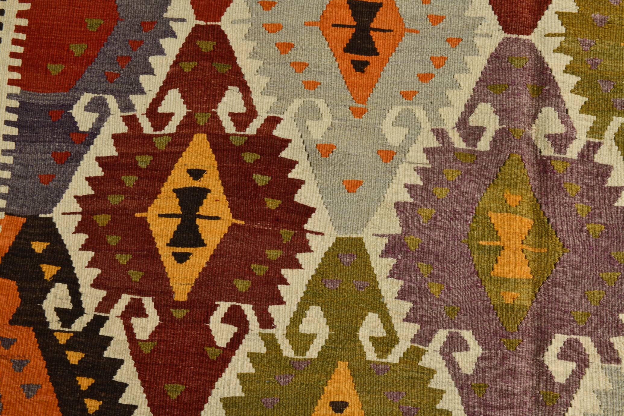 5x9 Geometric Style Vintage Kilim Rug,