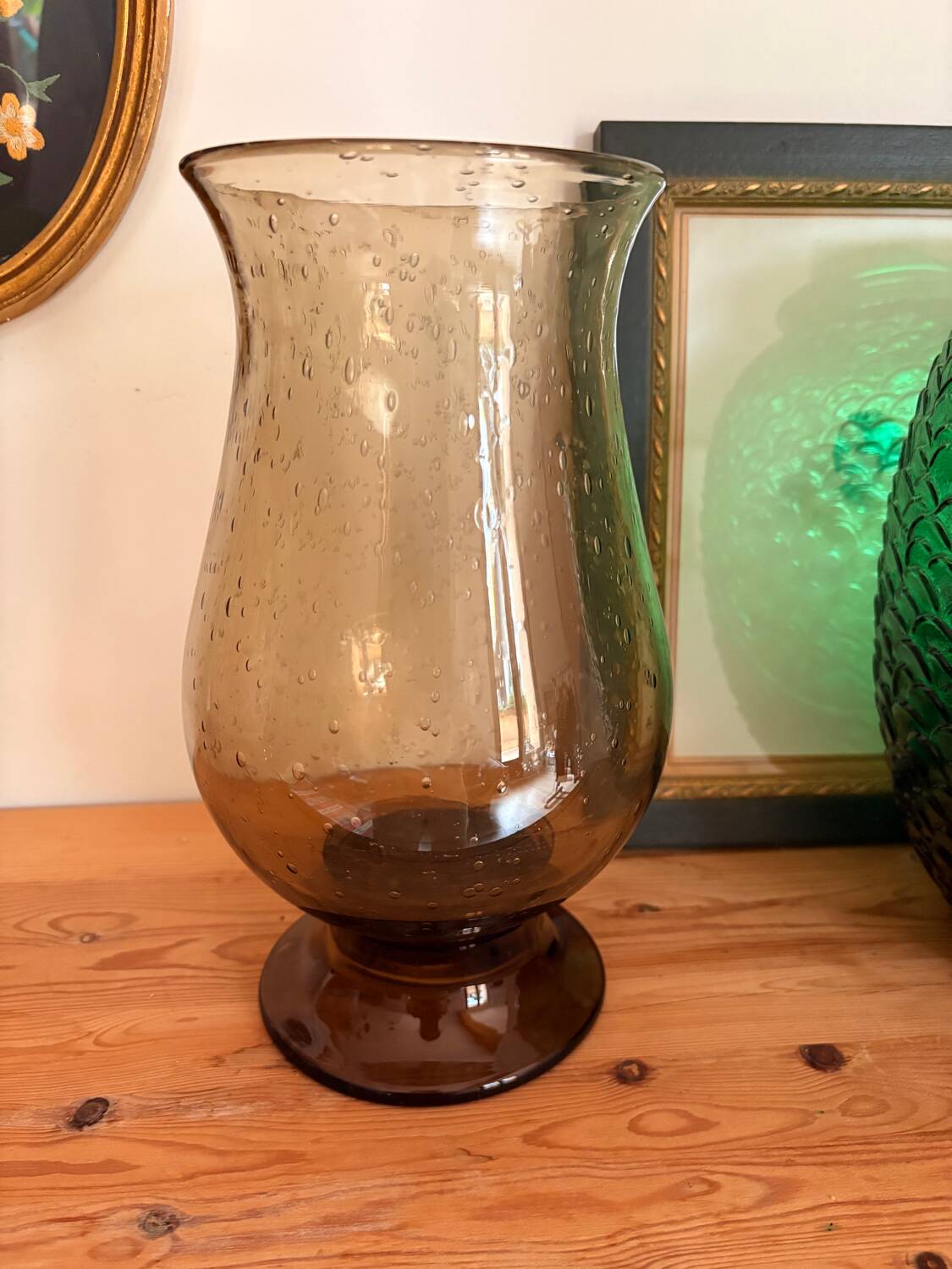 Vase en verre bullé marron fumé – forme tulipe évasée – vintage ann