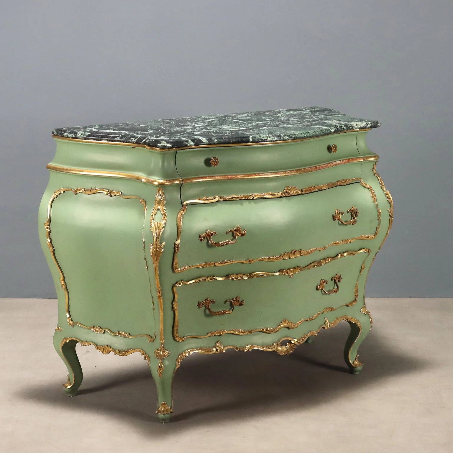 Commode ancienne style baroque en bois laqué XXe siècle
