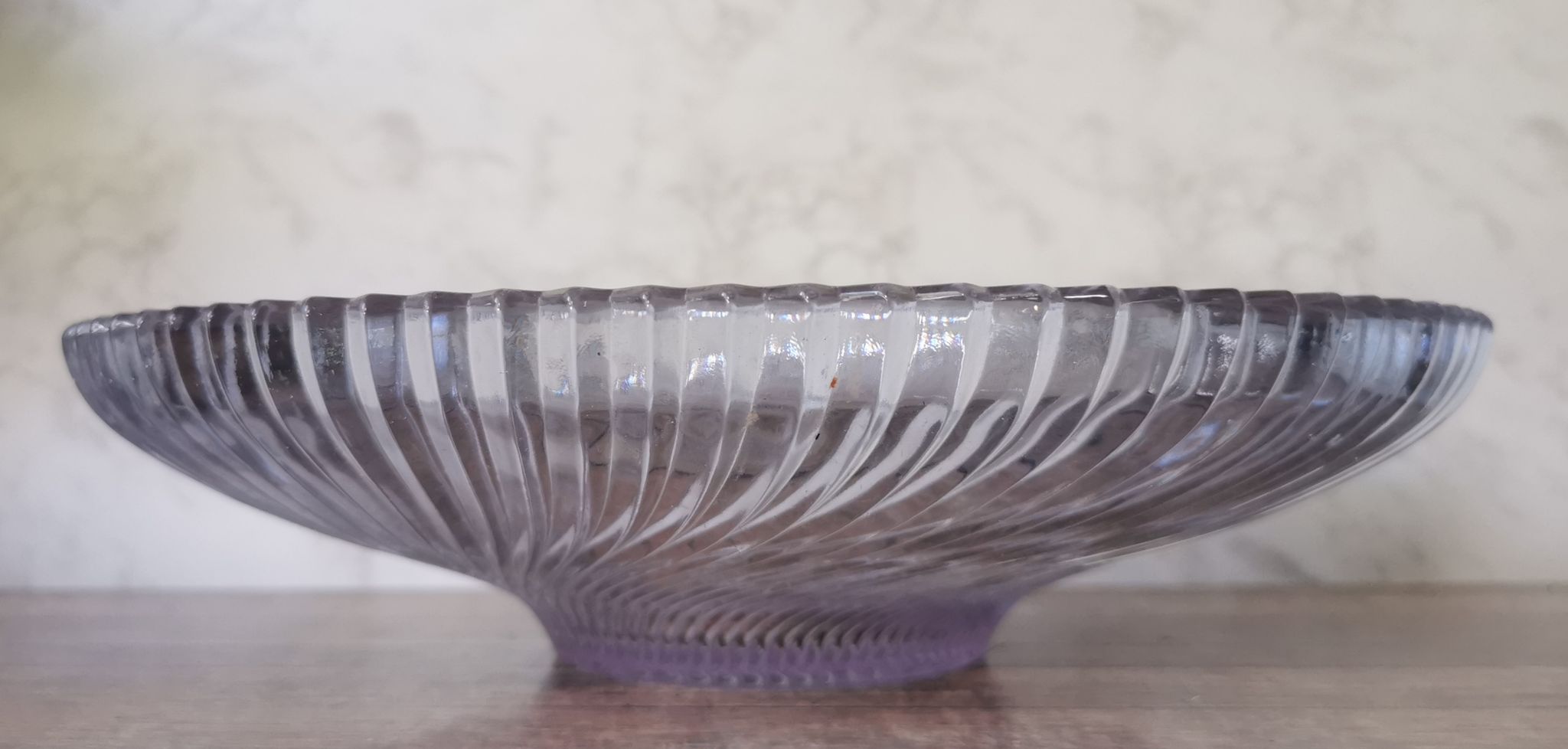 Striated glass cut