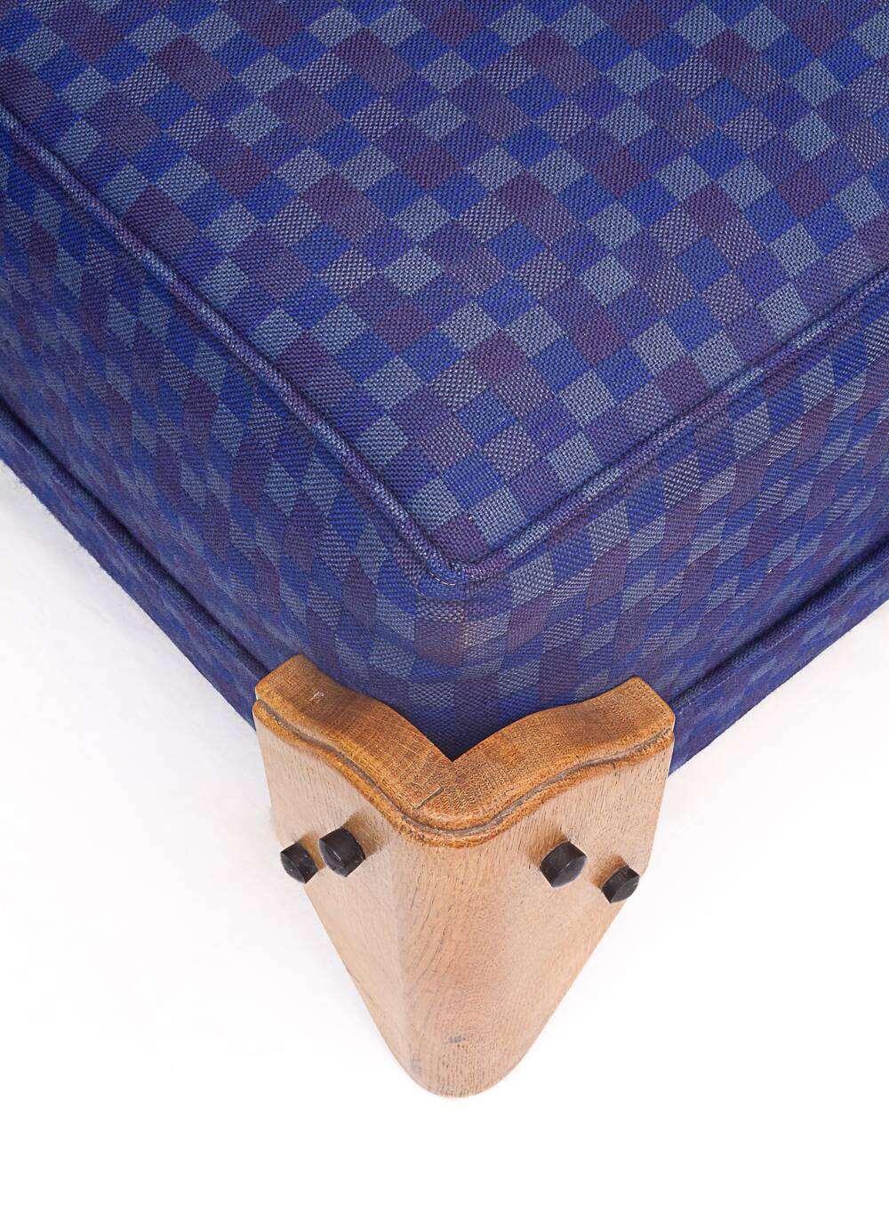 Guillerme and Chambron corner bench