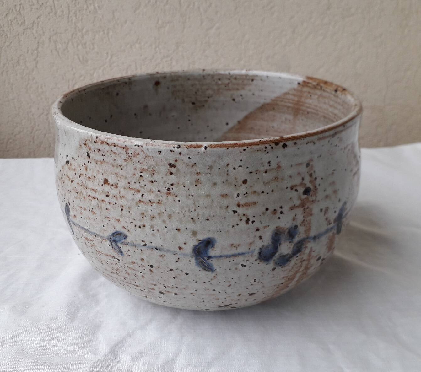 Stoneware salad bowl