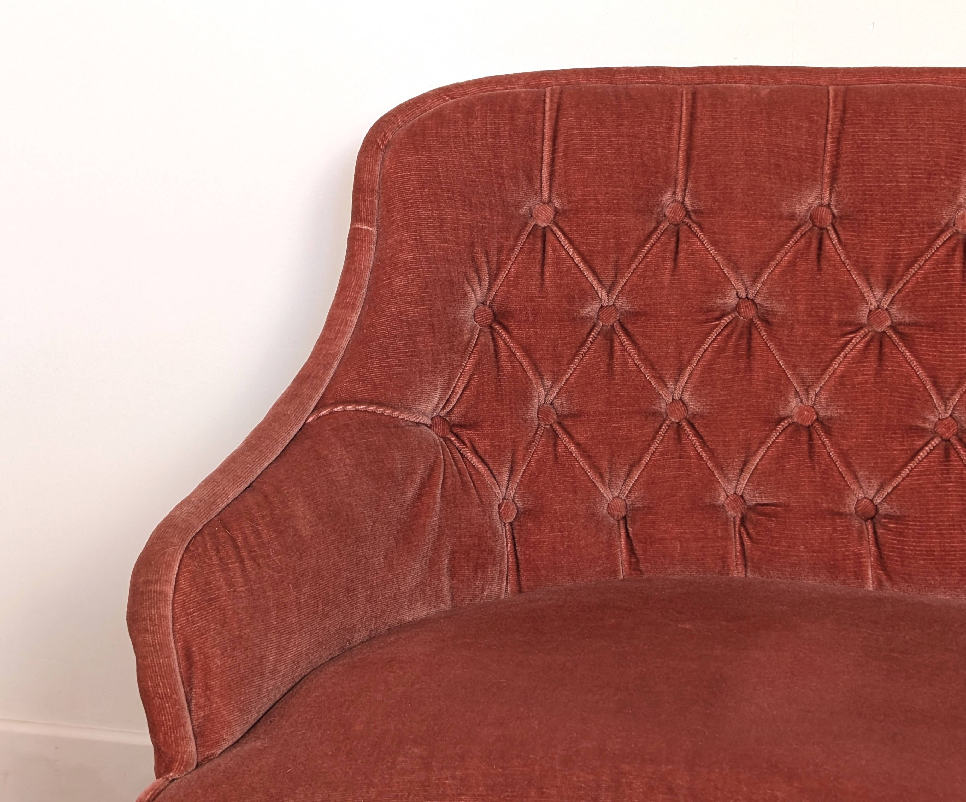 Toad sofa in old pink velvet