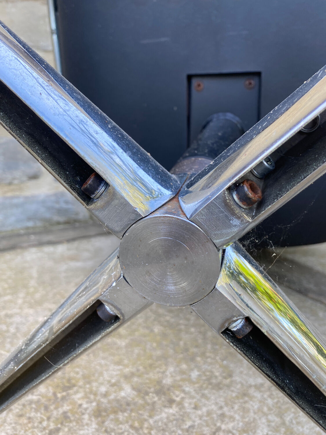 Charles Pollock leather armchair for Knoll