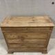 Commode ancienne en bois massif