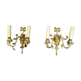 Paire d'appliques de style Louis XVI en bronze doré à deux feux
