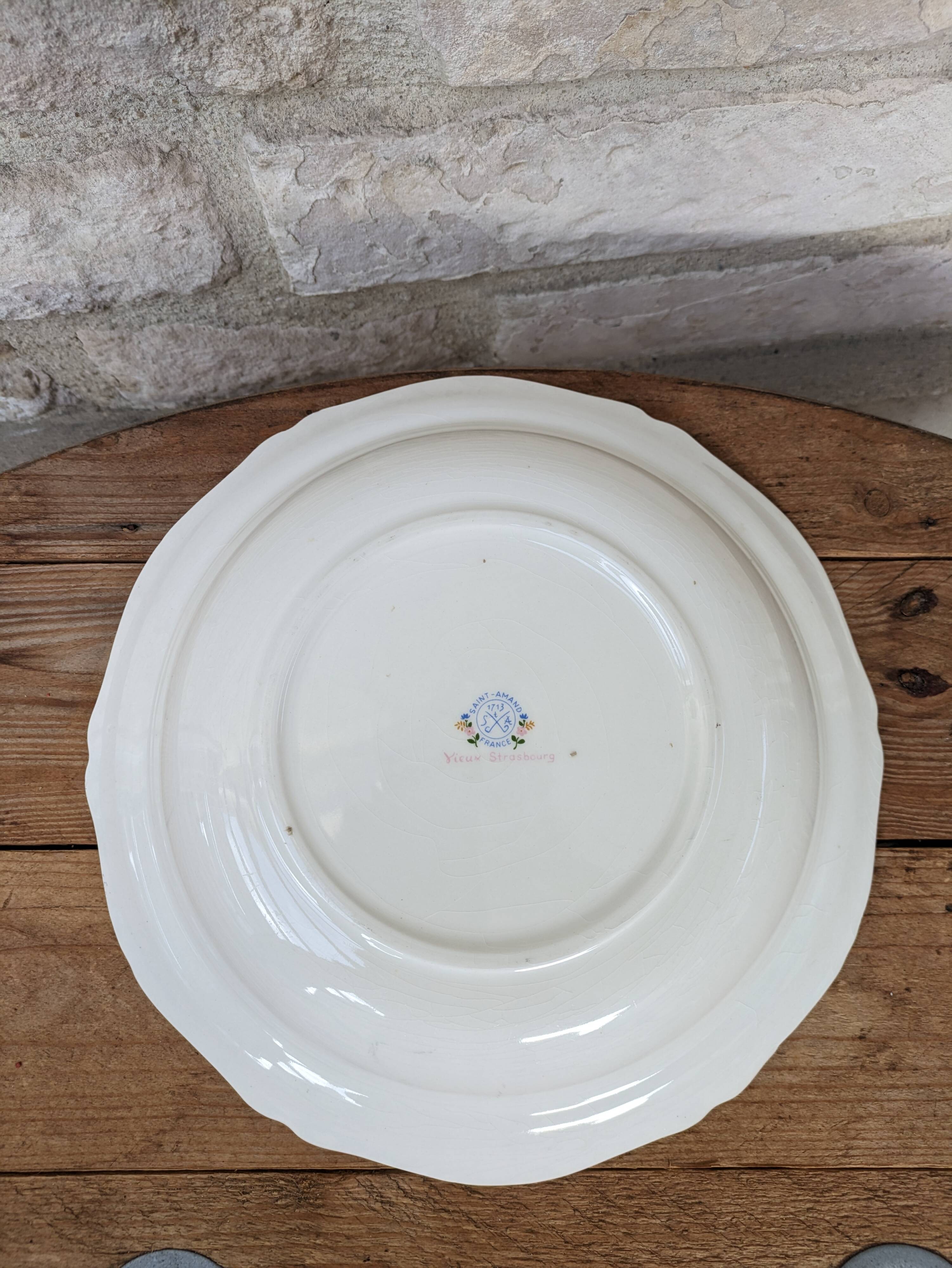 Round hollow dish with flower bouquet decoration Saint Amand Vieux Strasbourg