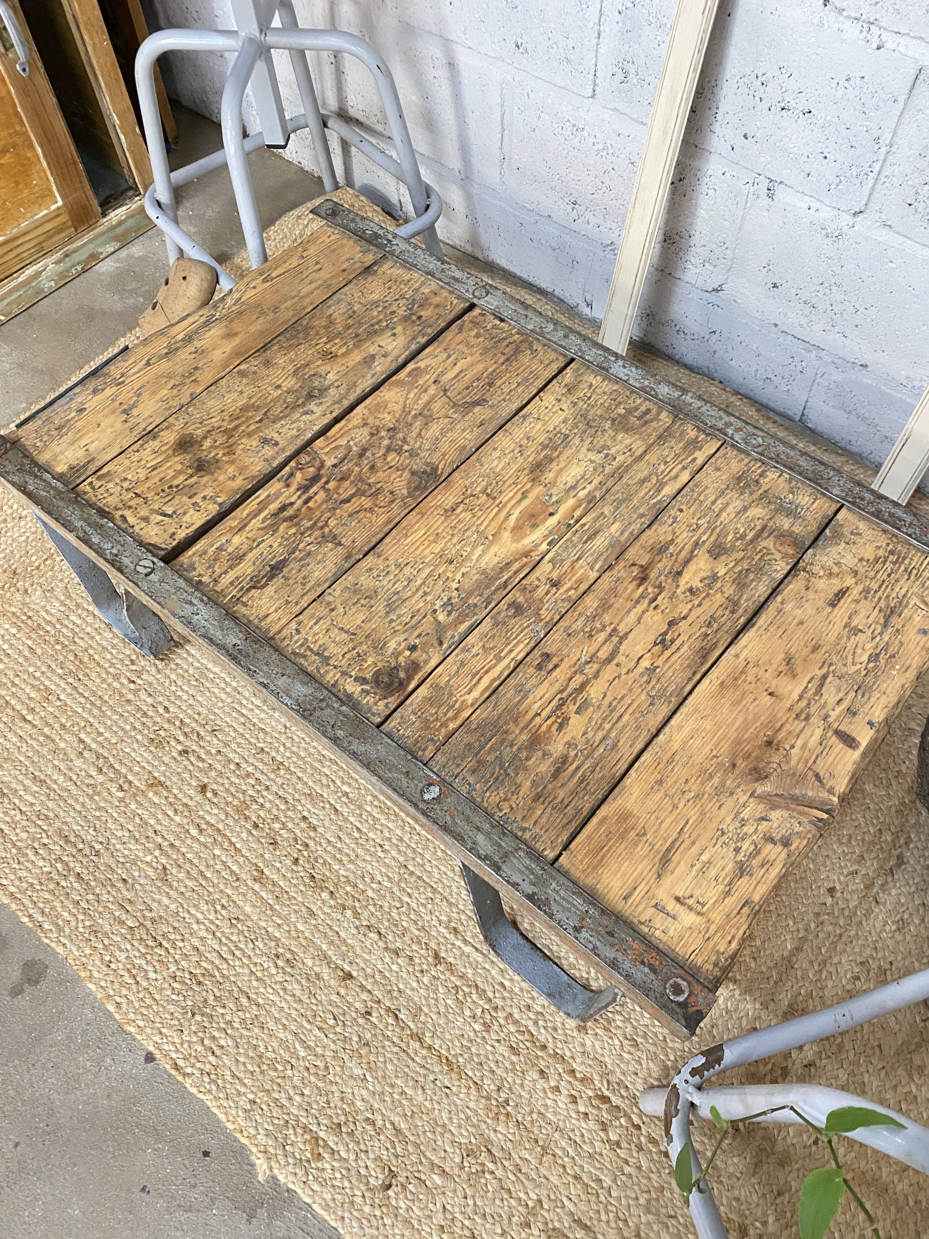 Coffee table - old SNCF pallet