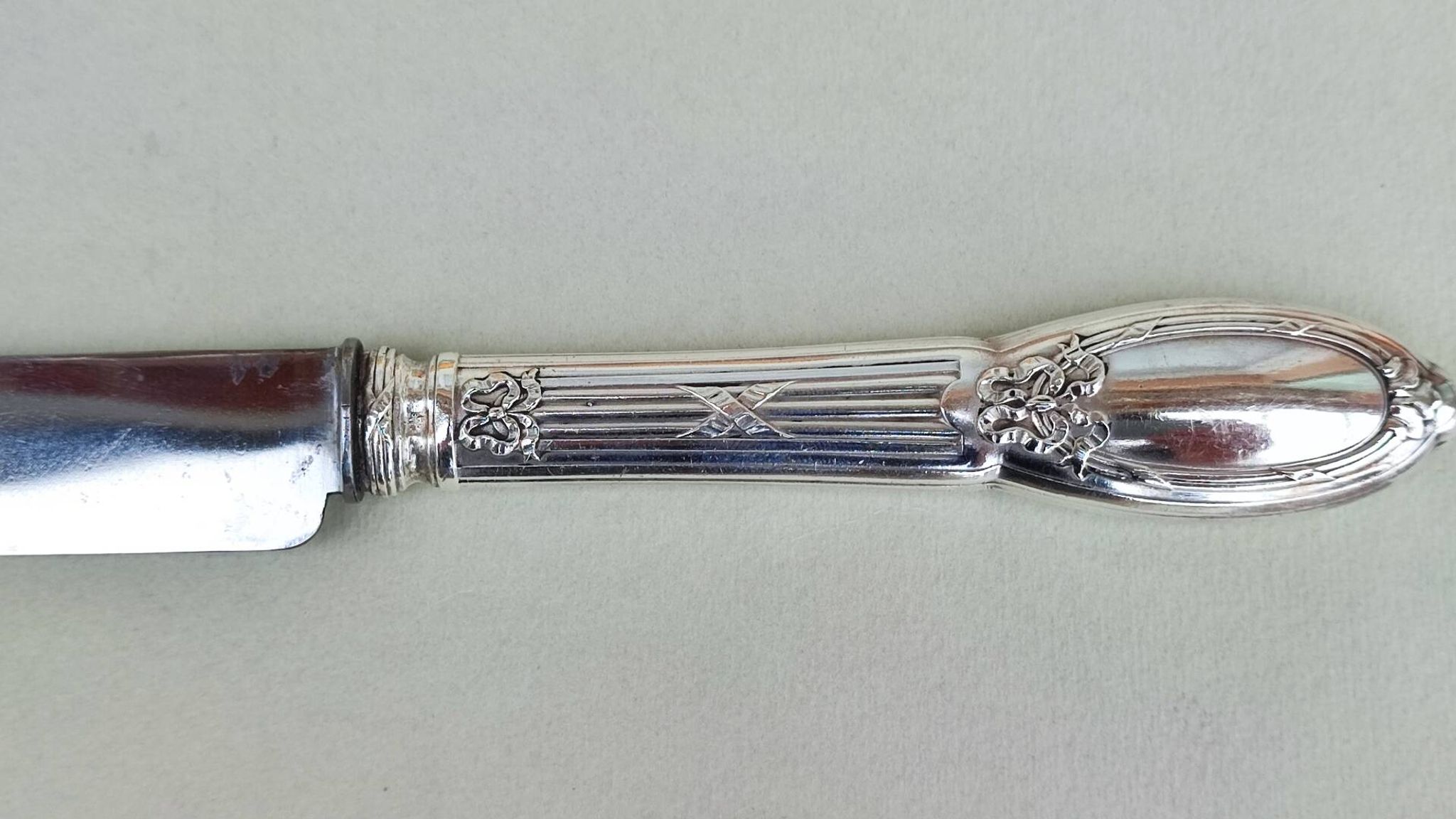 Couteaux en métal argenté