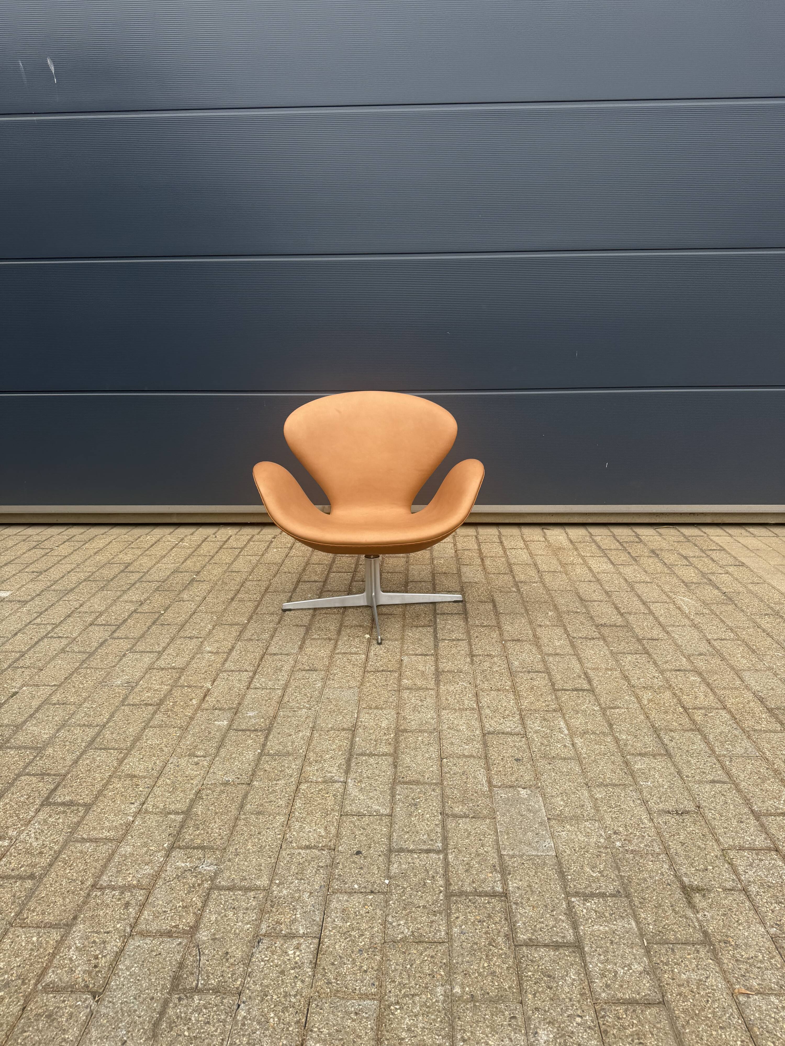 Fritz Hansen Swan Chair 05-‘67 Cognac Camel leather AS NEW