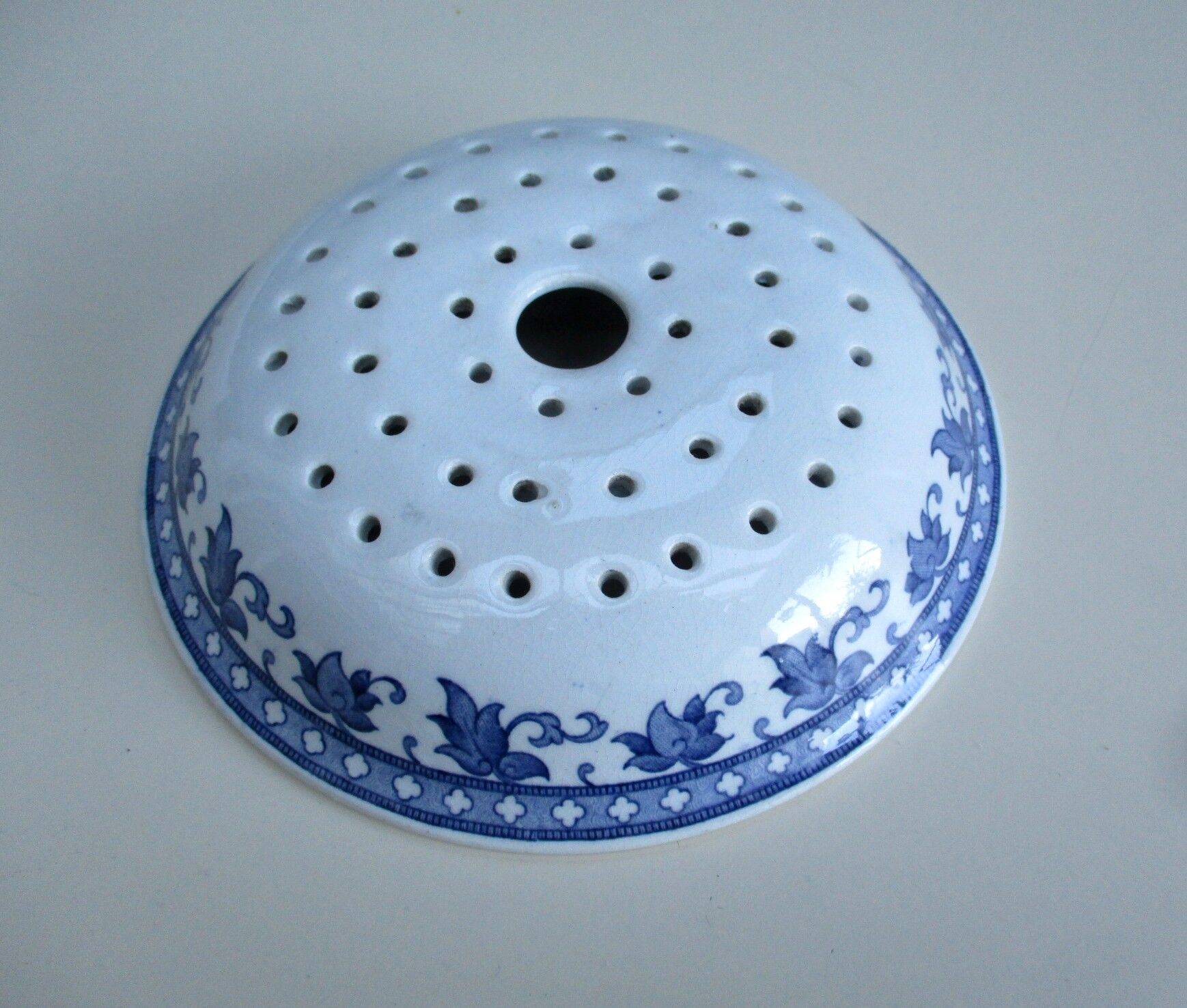 Old ceramic drainer blue décor