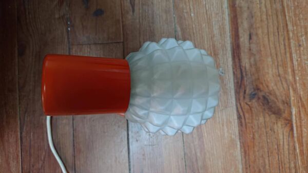 Lampe de bureau vintage en métal orange et verre pressé, Lustry KP, Tchécoslovaquie